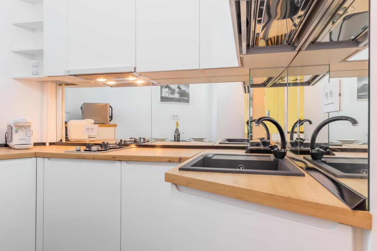 New Studio Carturesti - City Center บูคาเรสต์ ภายนอก รูปภาพ
