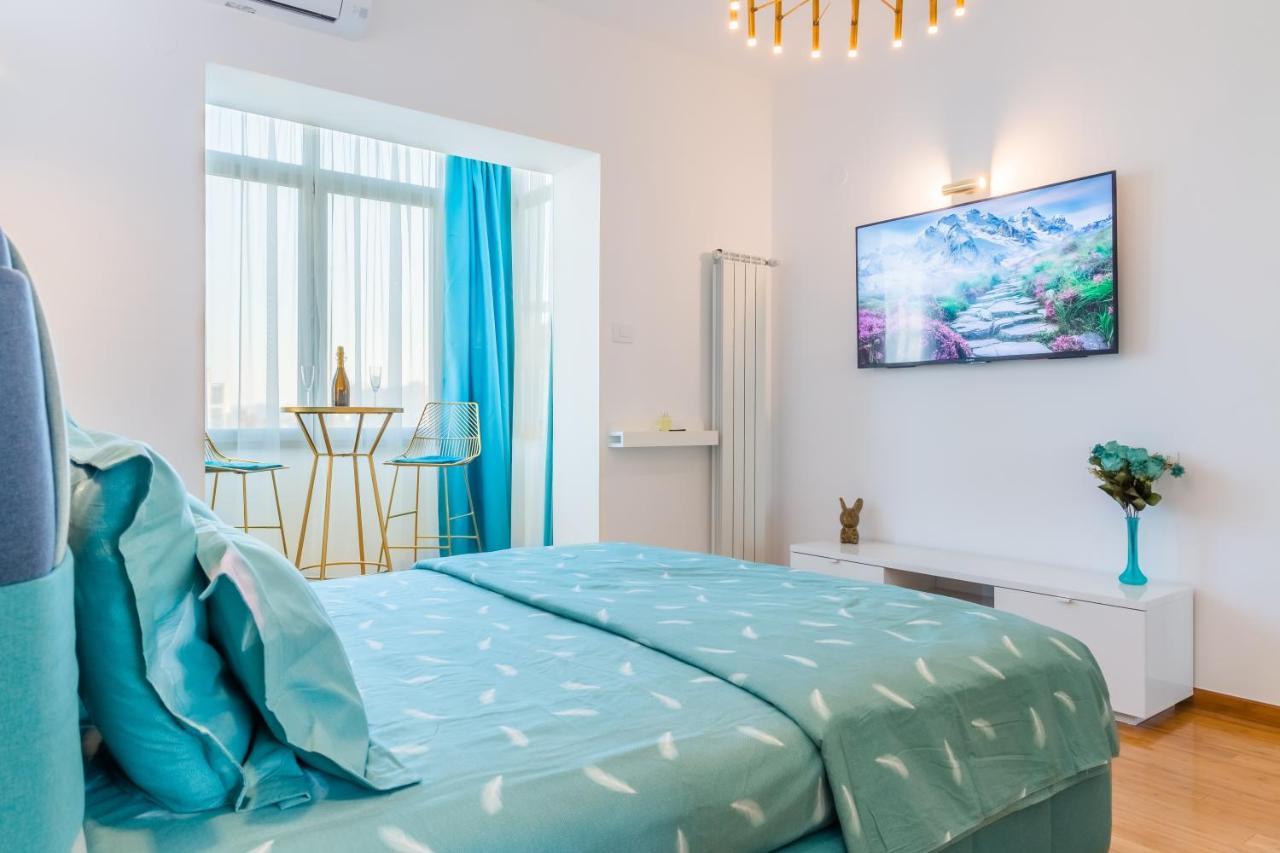 New Studio Carturesti - City Center บูคาเรสต์ ภายนอก รูปภาพ