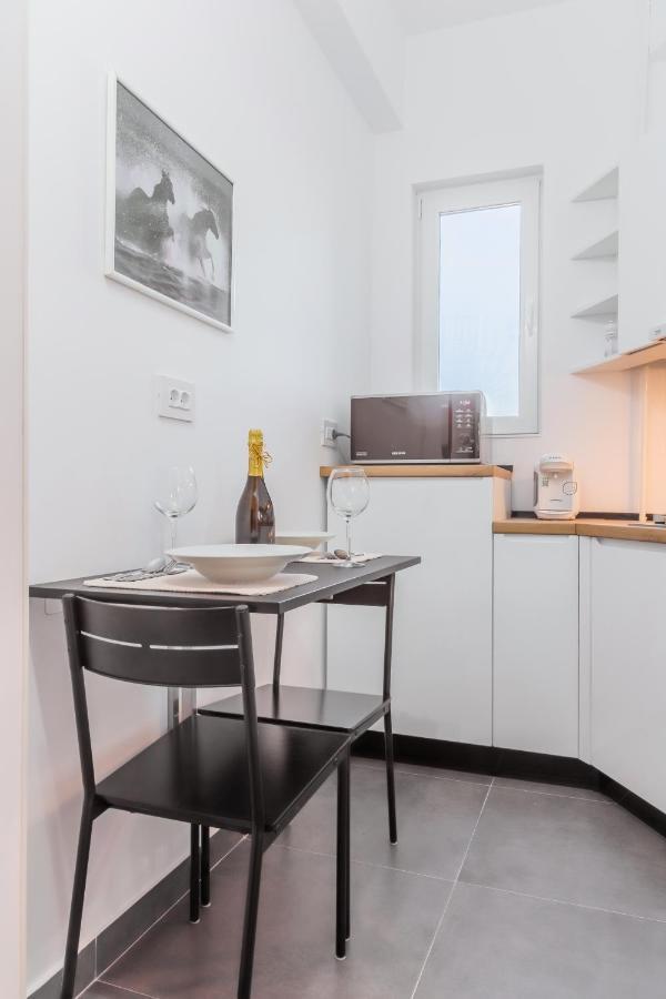 New Studio Carturesti - City Center บูคาเรสต์ ภายนอก รูปภาพ